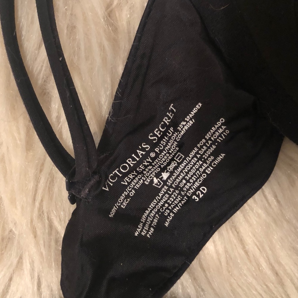 Victoria’s Secret Very Sexy Push Up Bra - Picture 2 of 2